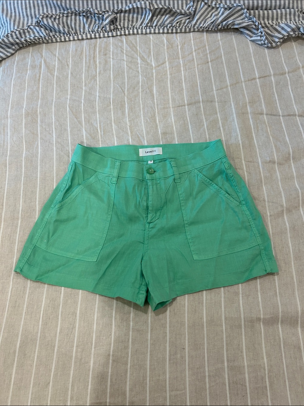 Level 99 Women's Mint Green High-Waist Casual Shorts with Front Patch Pockets